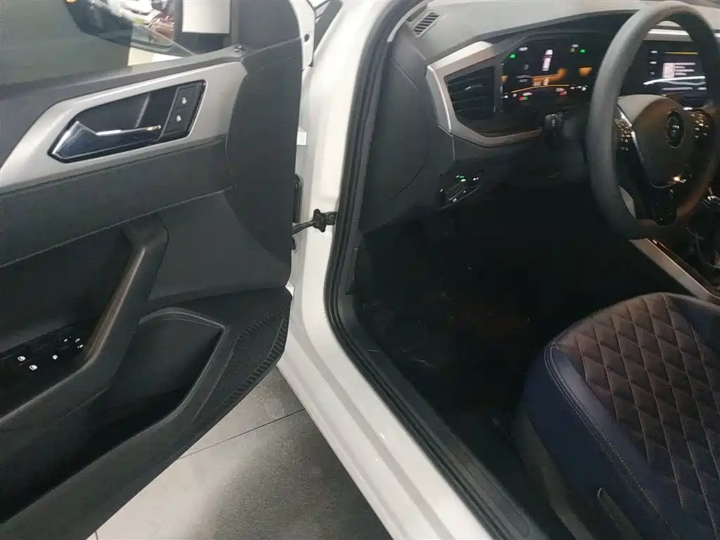 Volkswagen Polo 2023 Facelift Plus 1.5L Auto Joyful Living Edition фото 16