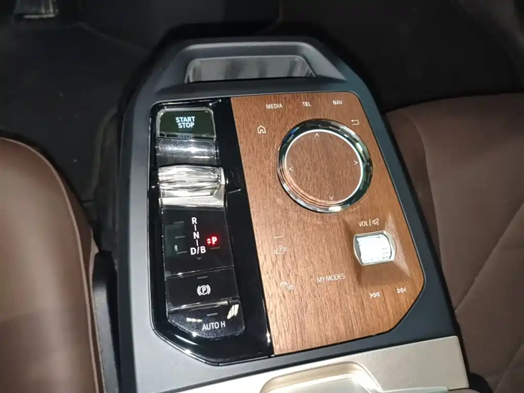 BMW iX 2023 Facelift xDrive40 фото 14
