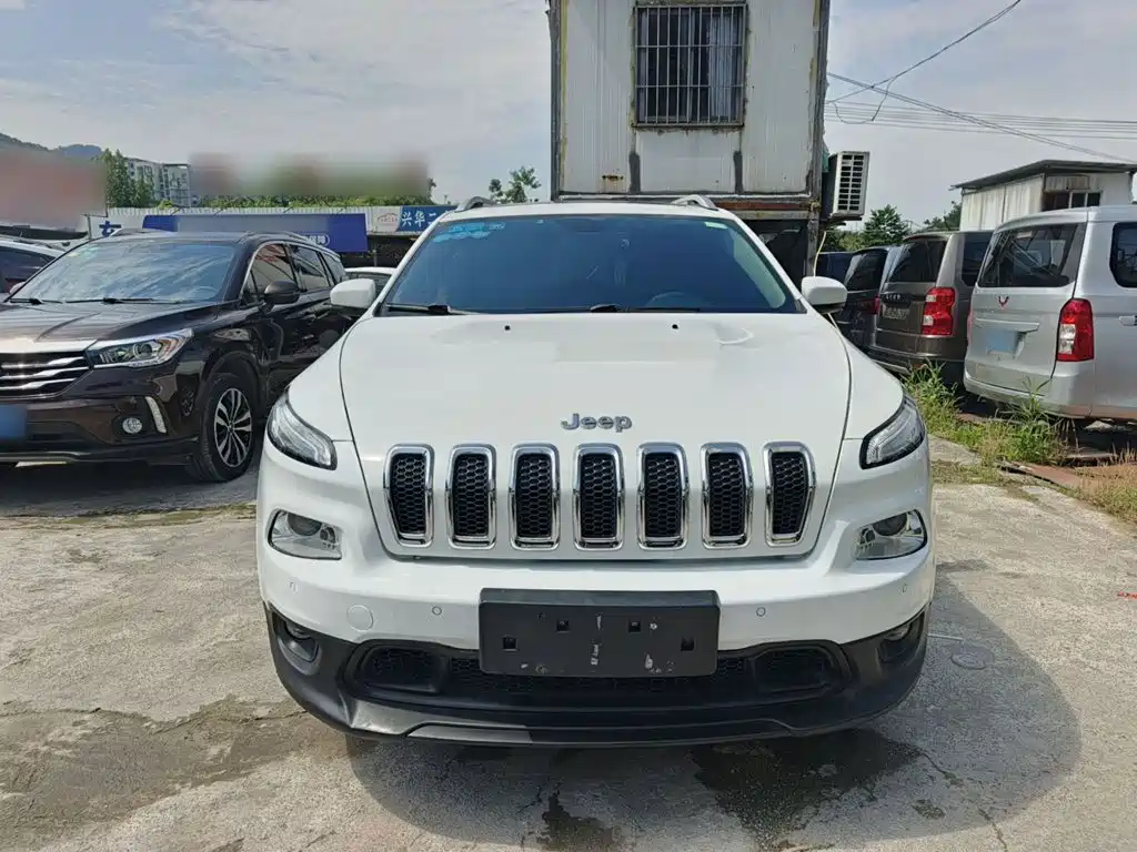 Фото 3 - Jeep Cherokee