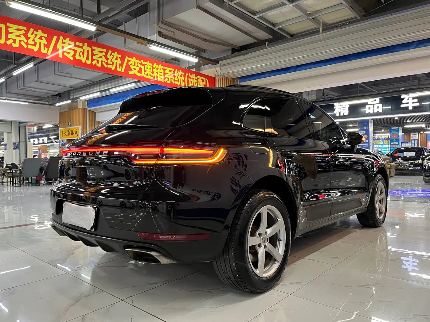 PORSCHE MACAN