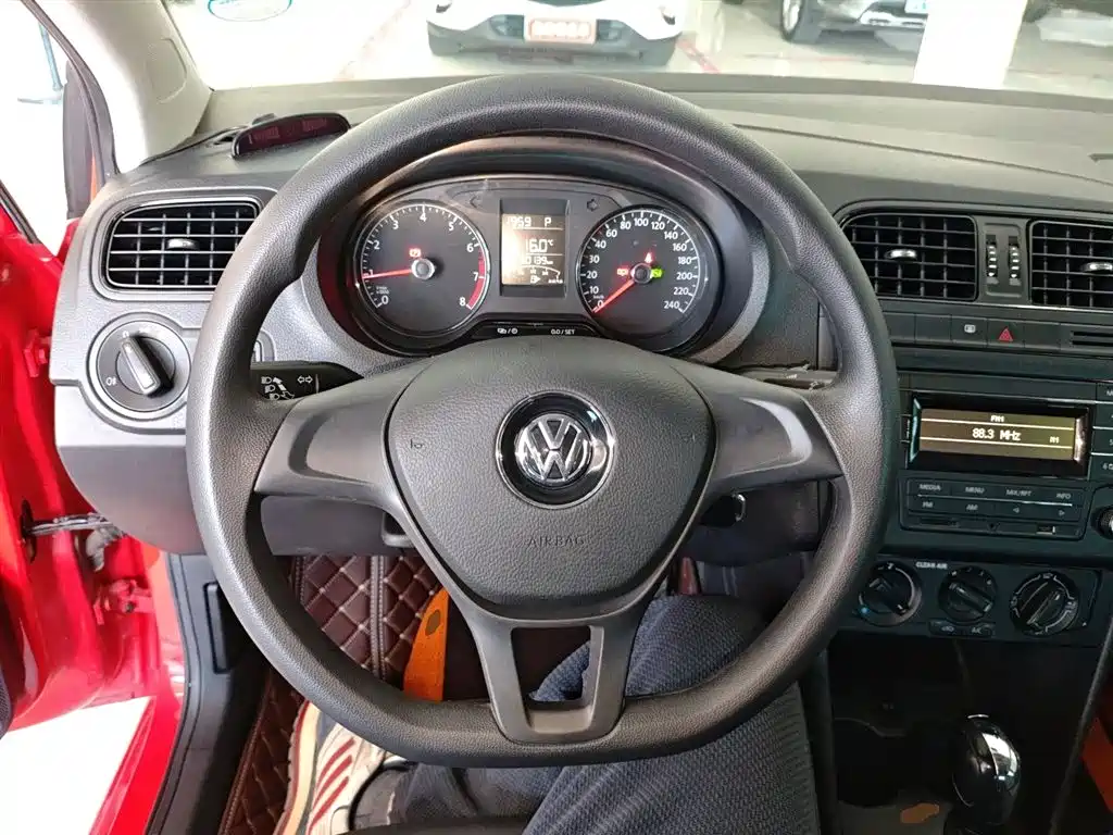 Volkswagen Polo 2016 1.4L Automatic Trend фото 11
