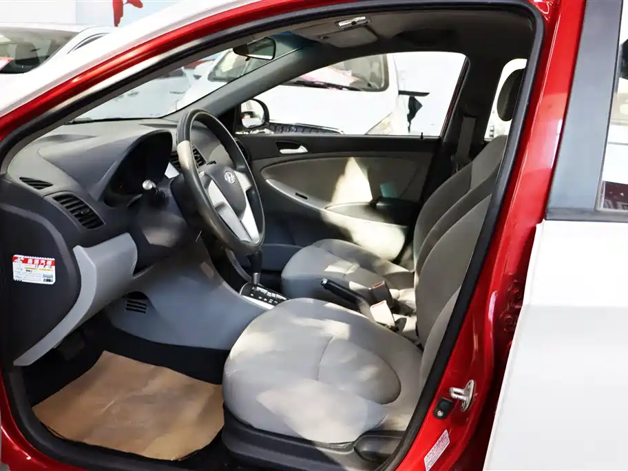 Hyundai Verna 2010 Sedan 1.4L Automatic Comfort GS фото 4