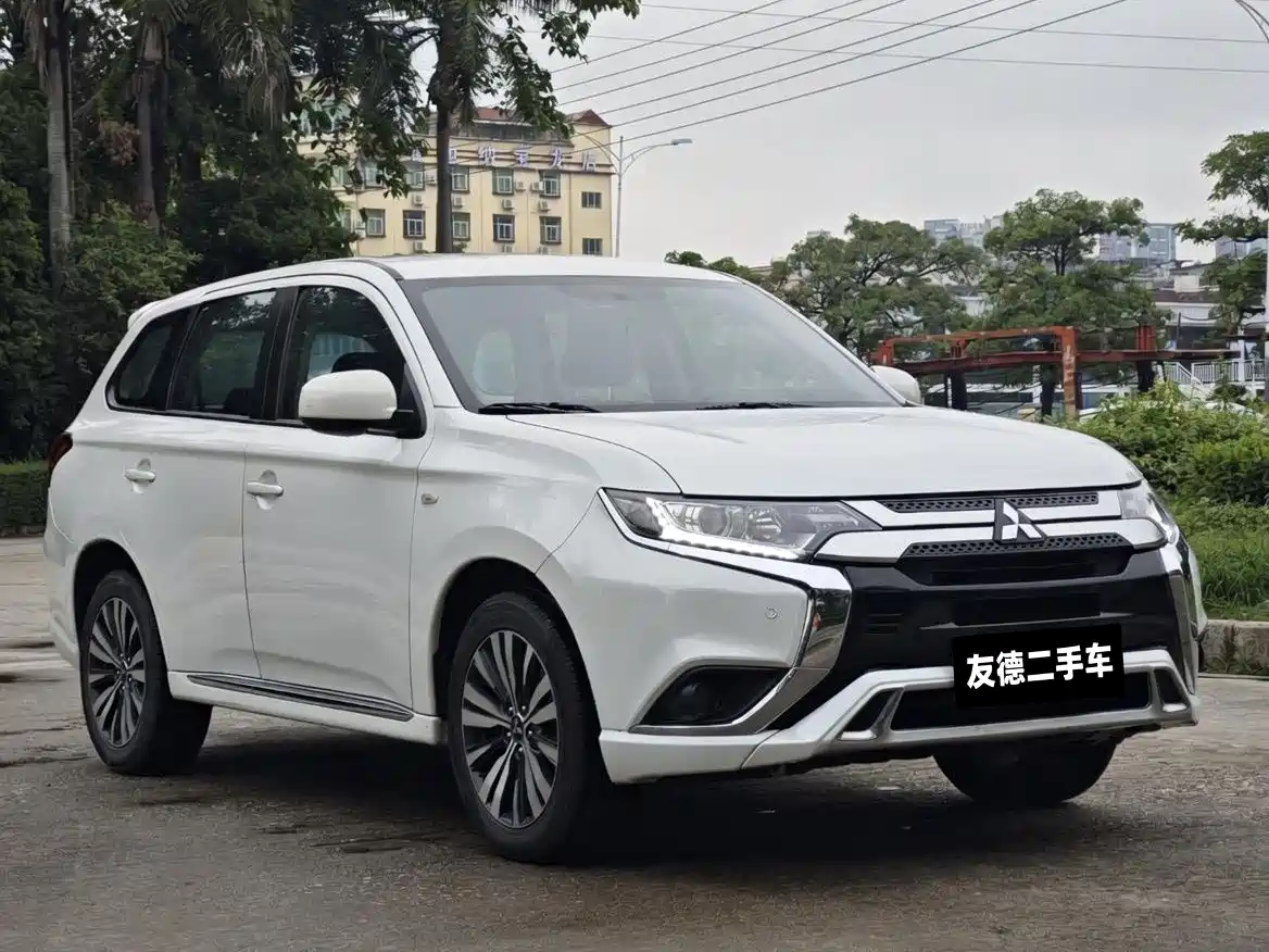 Mitsubishi Outlander 2021 2.0L FWD Comfort Edition 5-seater фото 3
