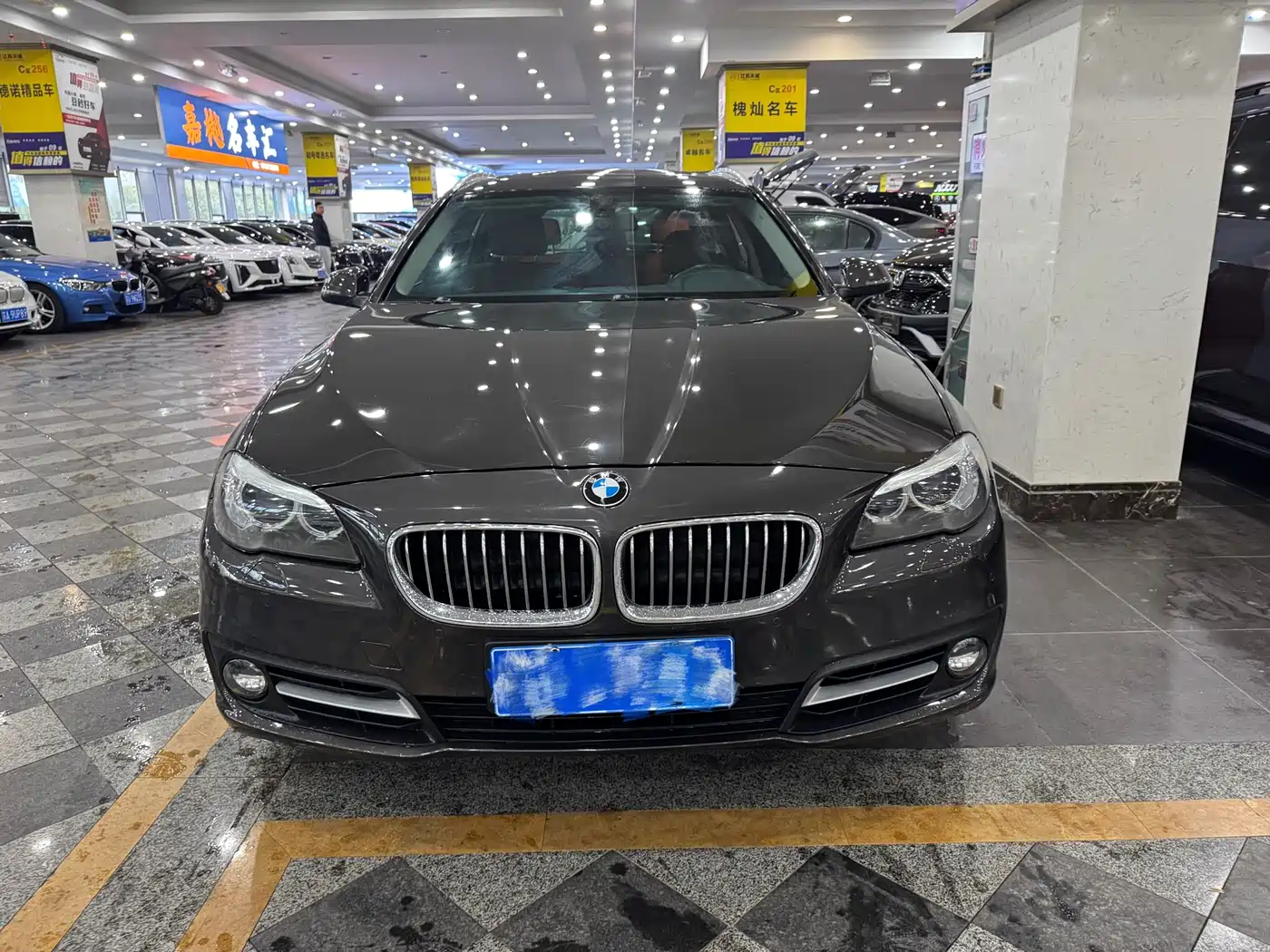 BMW 5 Series (Import) 2014 520i Touring фото 2