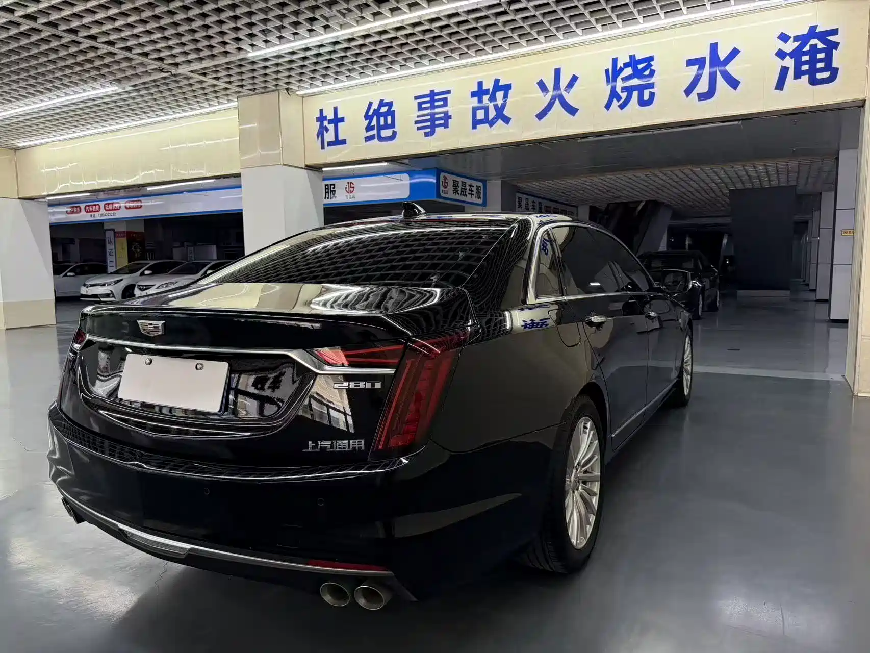 Фото 11 - Cadillac CT6
