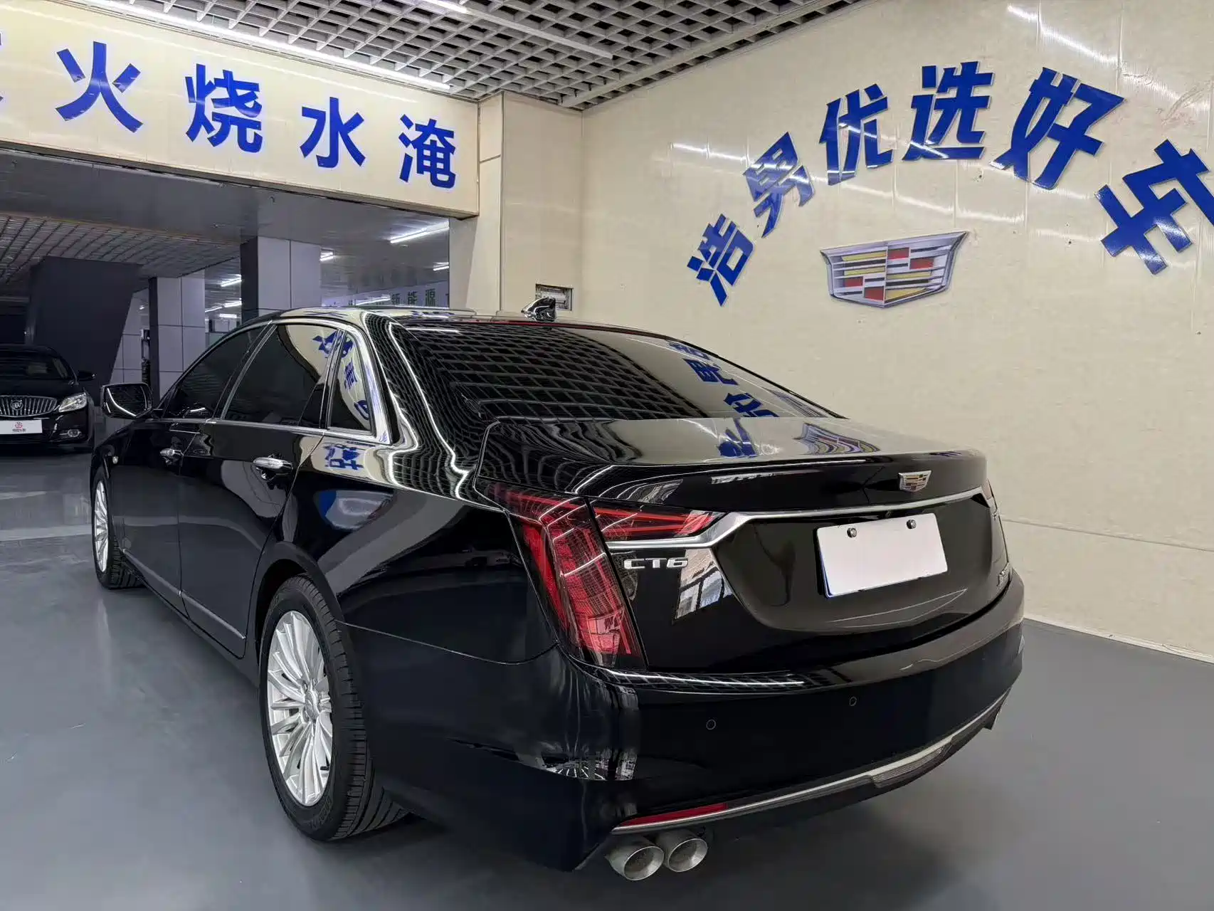 Фото 13 - Cadillac CT6