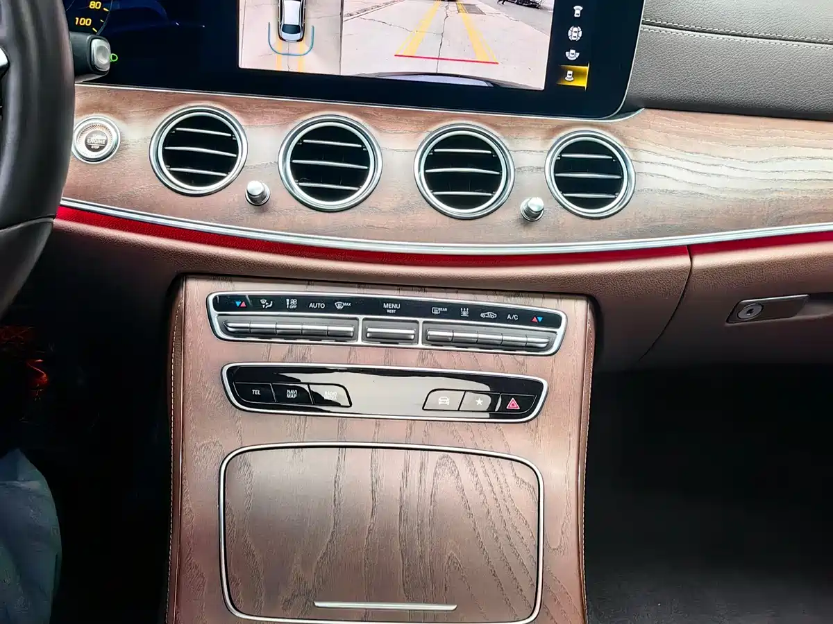Mercedes-Benz E-Class New Energy 2022 E 350 e L Plug-in Hybrid Sedan фото 13
