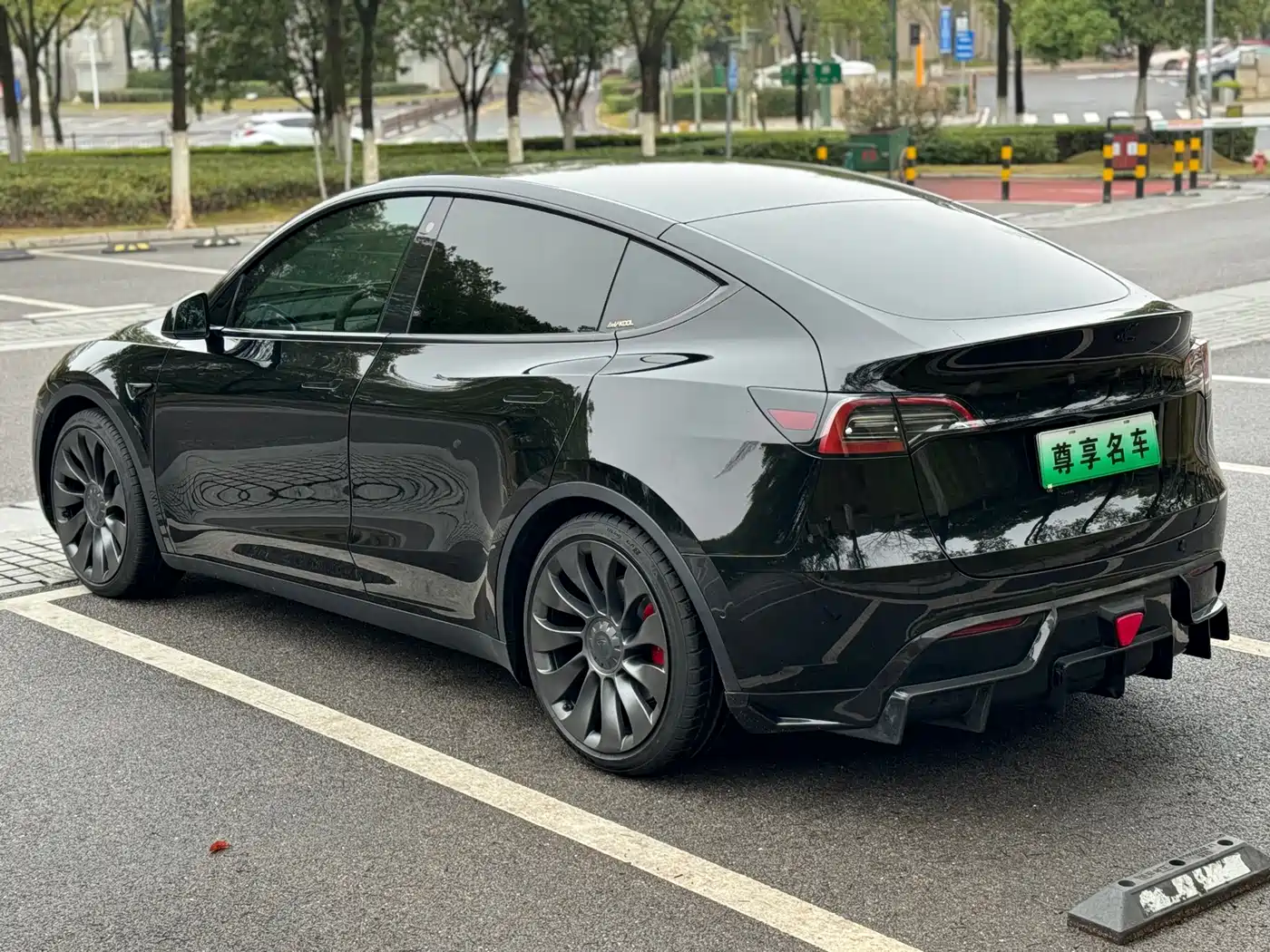 TESLA MODEL Y