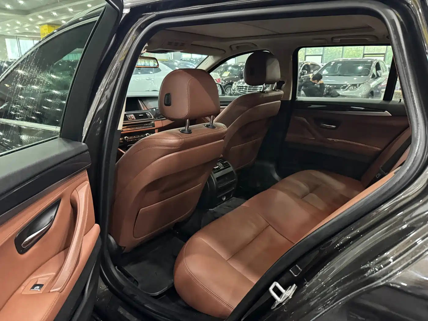 BMW 5 Series (Import) 2014 520i Touring фото 5