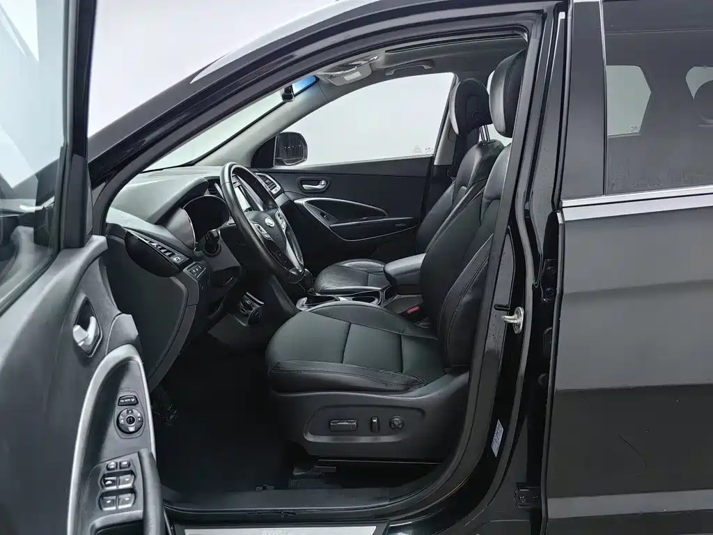 Hyundai Grand Santa Fe 2016 2013 3.0L 7-Seater 4WD Comfort Edition