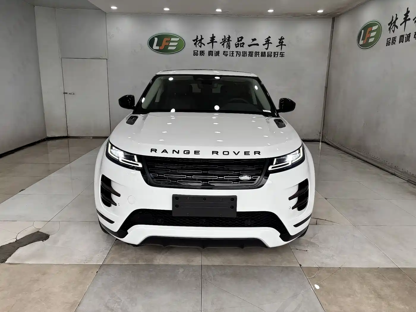 Land Rover Range Rover Evoque 2026 Range Rover Evoque L SE фото 3