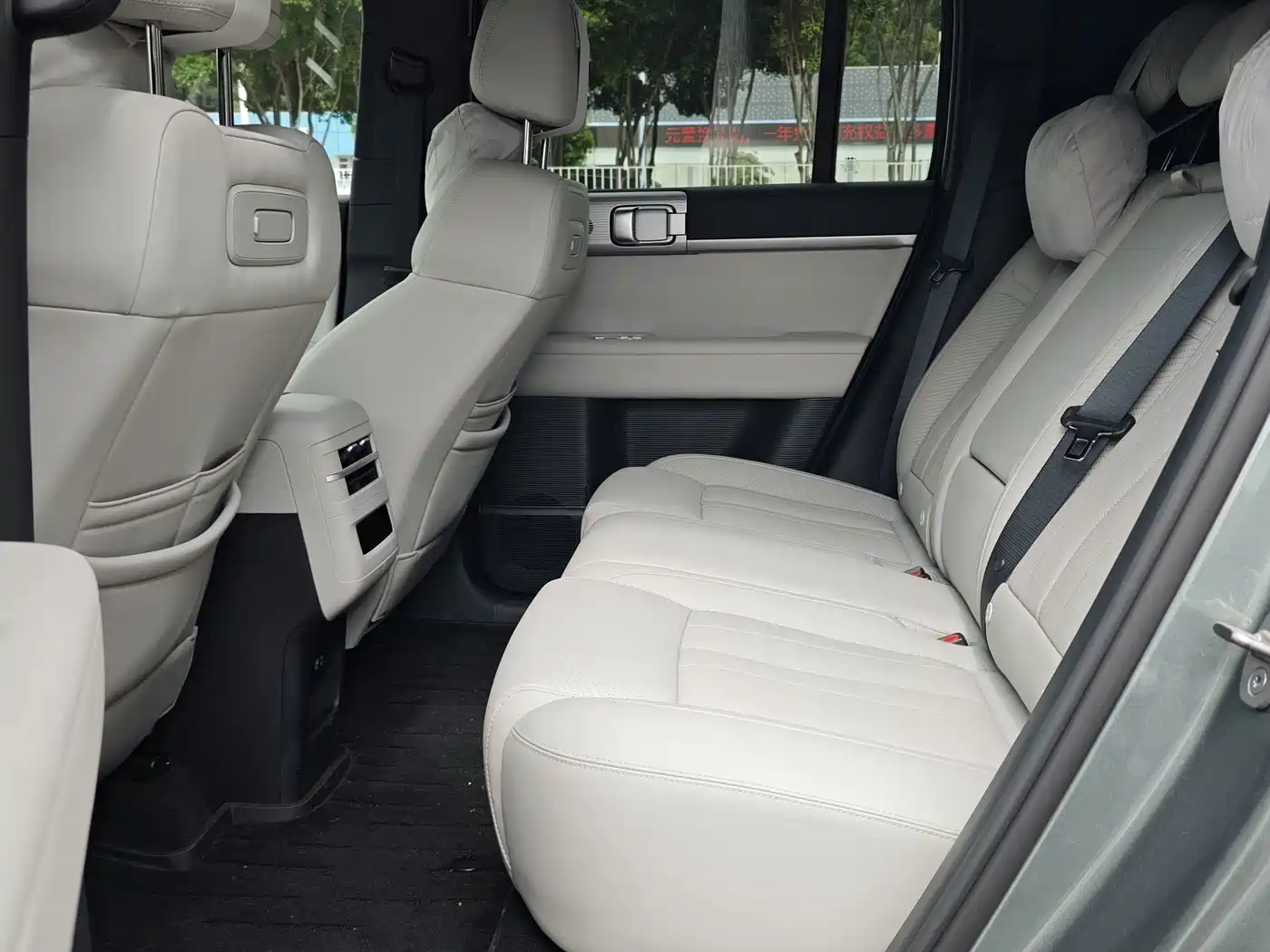 Fang Cheng Bao Titanium 7 2025 AWD Base Model 6