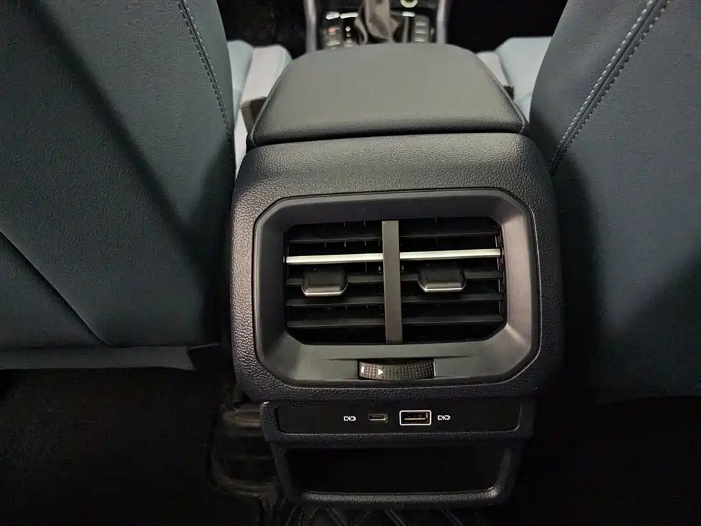 Volkswagen Tharu 2023 300TSI 2WD Full Moon Edition фото 13