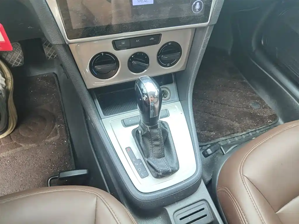 Volkswagen Lavida 2013 Facelift Classic 1.6L Automatic Trend фото 14