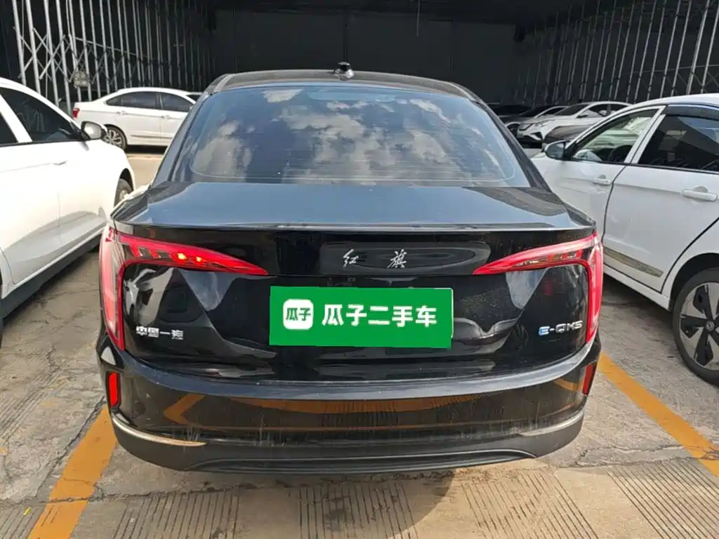Hongqi E-QM5 2022 431km Charging Enjoyment Edition фото 6