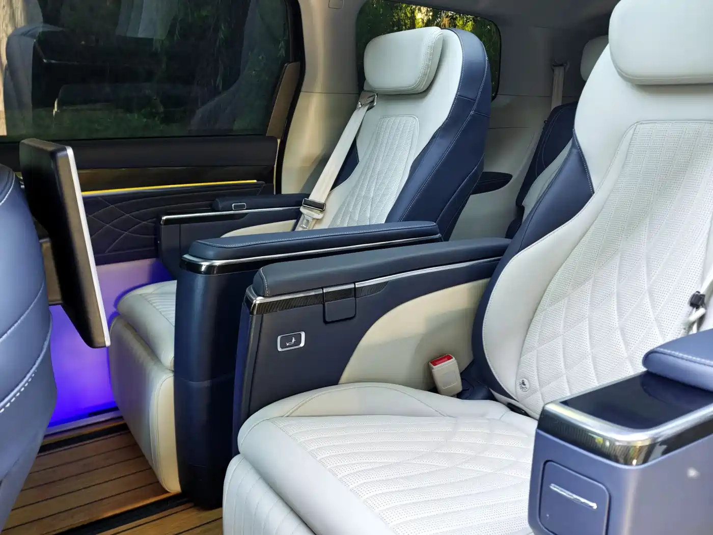 SAIC Maxus Maxus G90 2023 2.0T Interstellar 7-seater фото 28