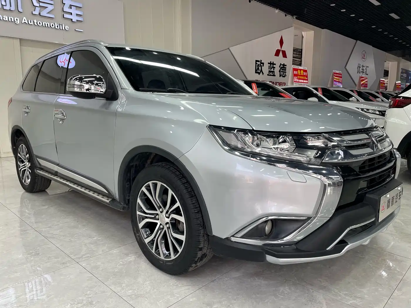 MITSUBISHI OUTLANDER