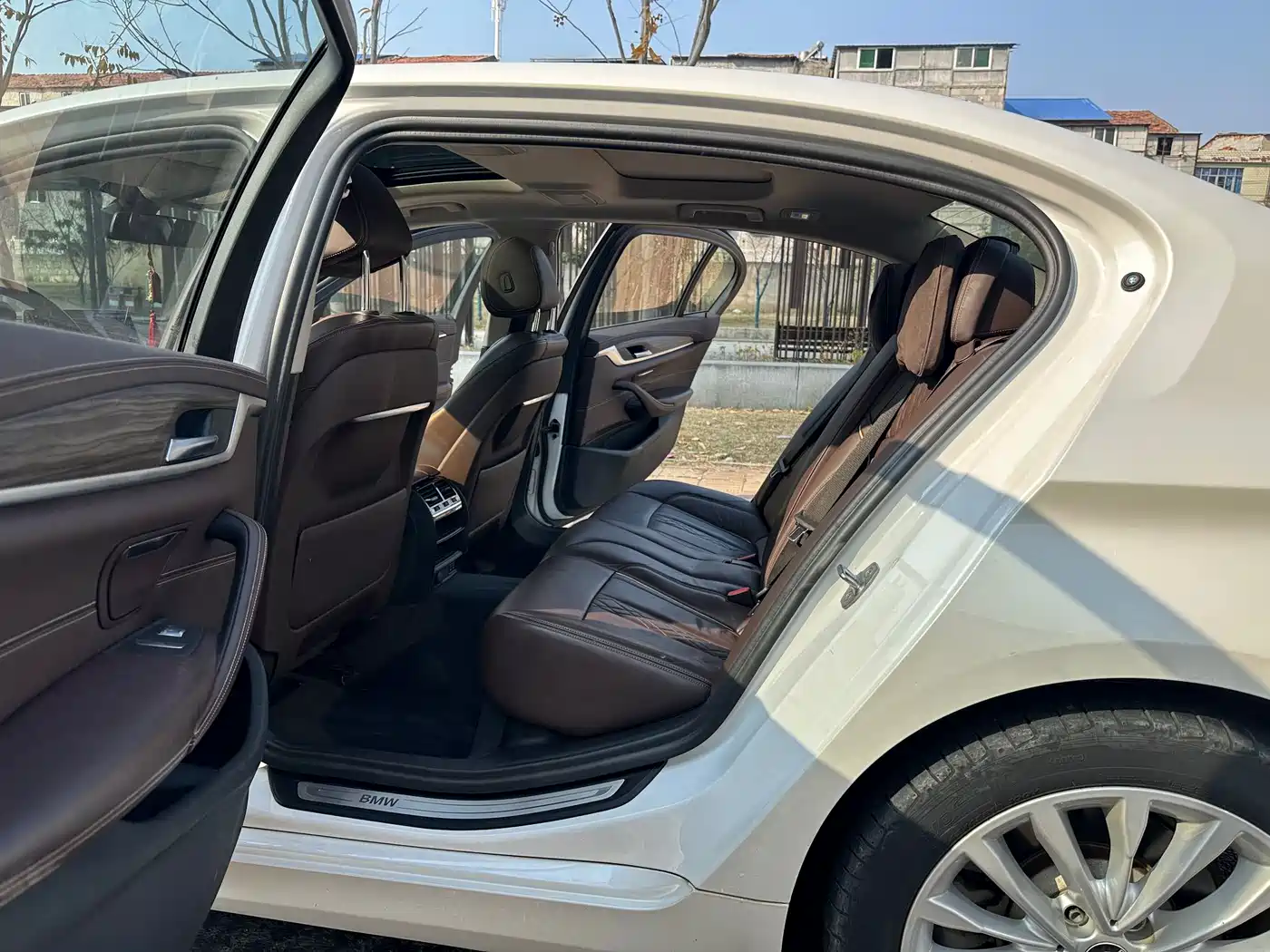 BMW 5 Series New Energy 2020 530Le Luxury Package фото 13