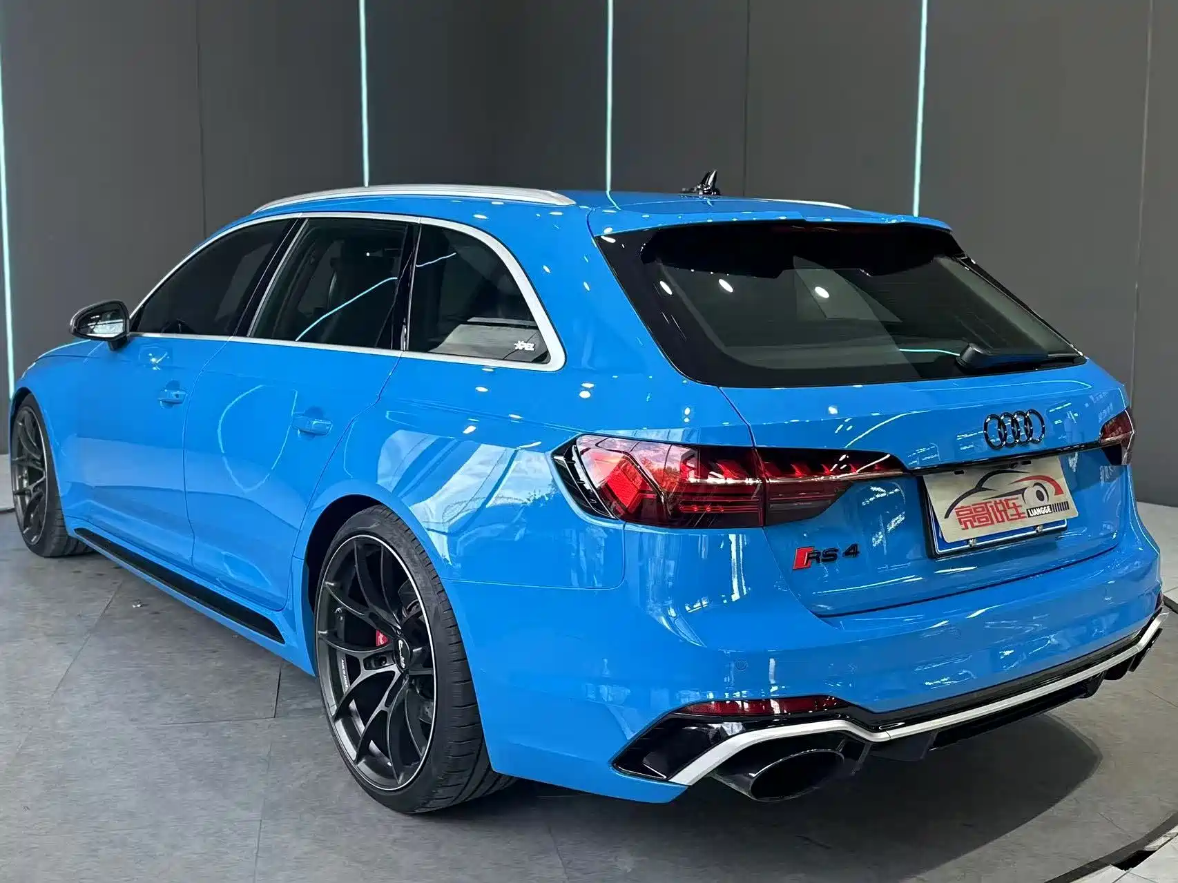 Фото 8 - Audi RS 4