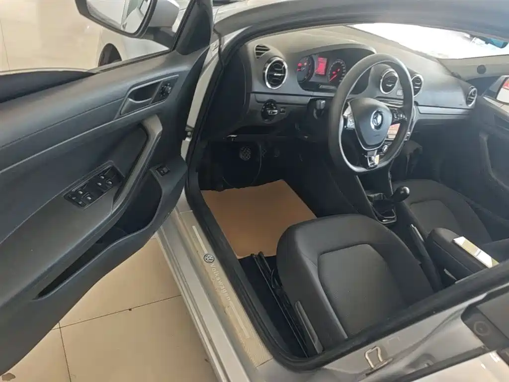 Volkswagen Jetta 2019 Dream Edition 1.5L Manual Fashion фото 16