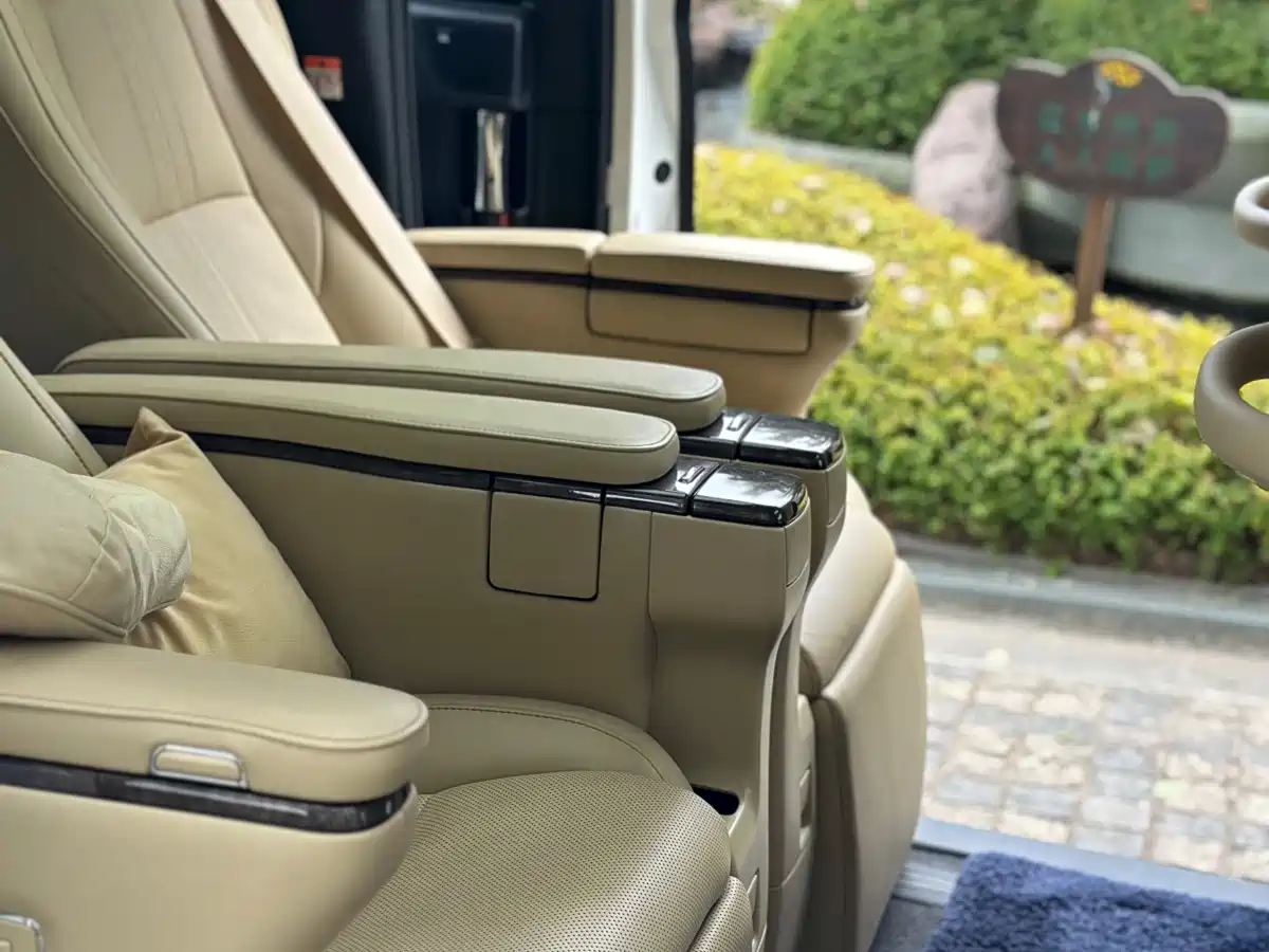 Toyota Vellfire 2023 Crown Hybrid 2.5L HV Ultimate фото 5