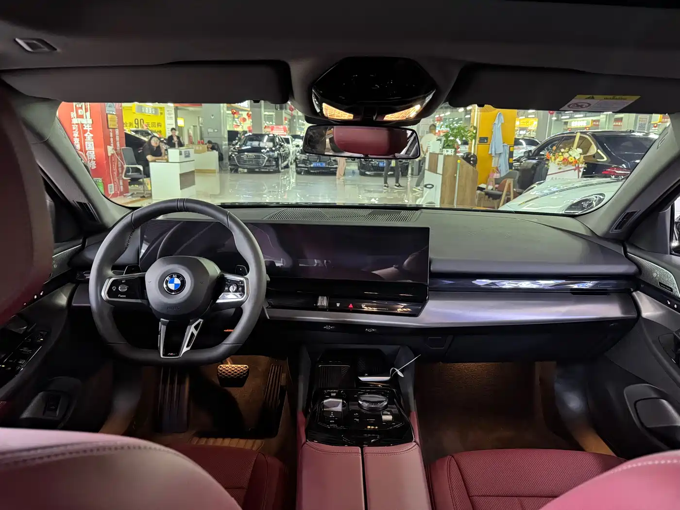 BMW 5 Series 2025 530Li Leading M Sport Package фото 13