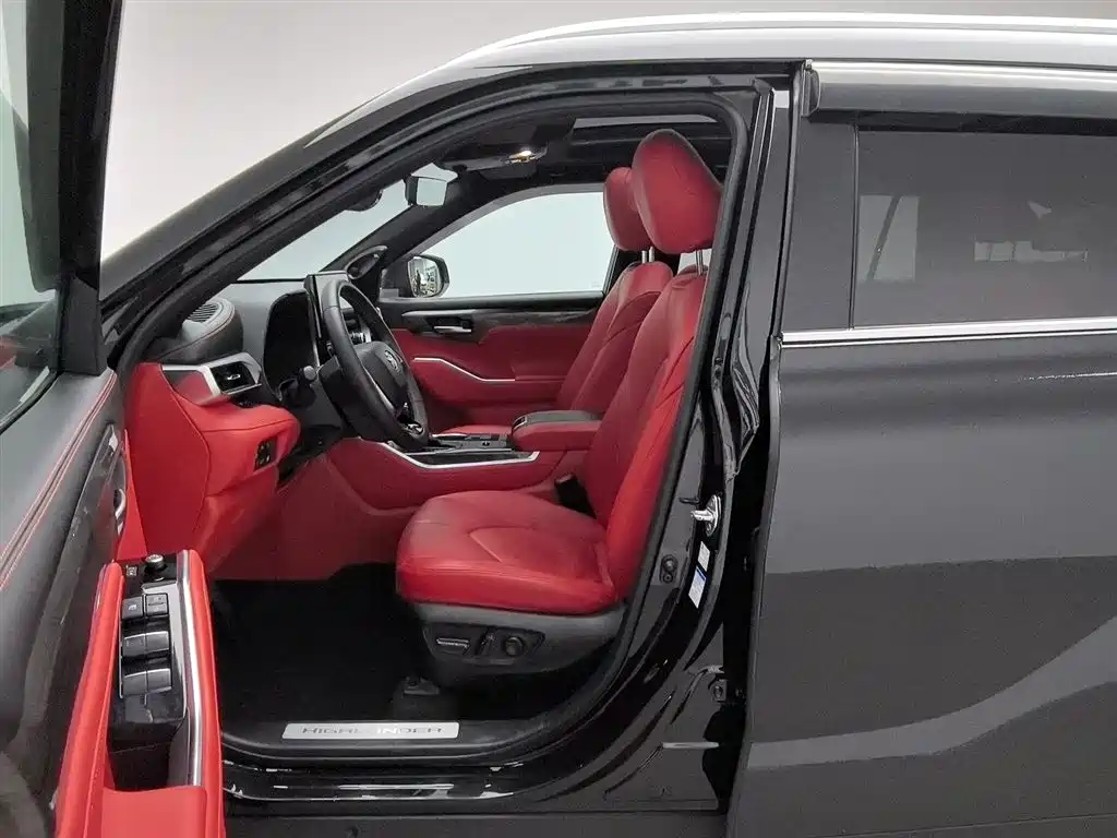 TOYOTA HIGHLANDER