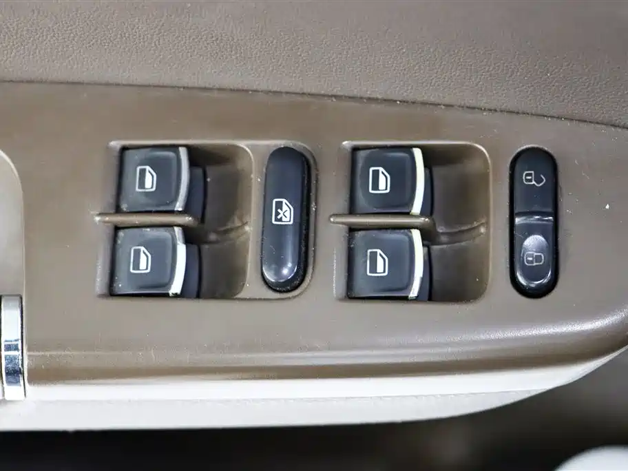 Volkswagen Bora 2014 1.6L Automatic Comfort Edition фото 12