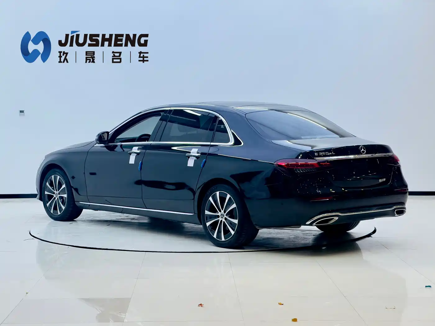Mercedes-Benz E-Class New Energy 2022 E 350 e L Plug-in Hybrid Sedan фото 2