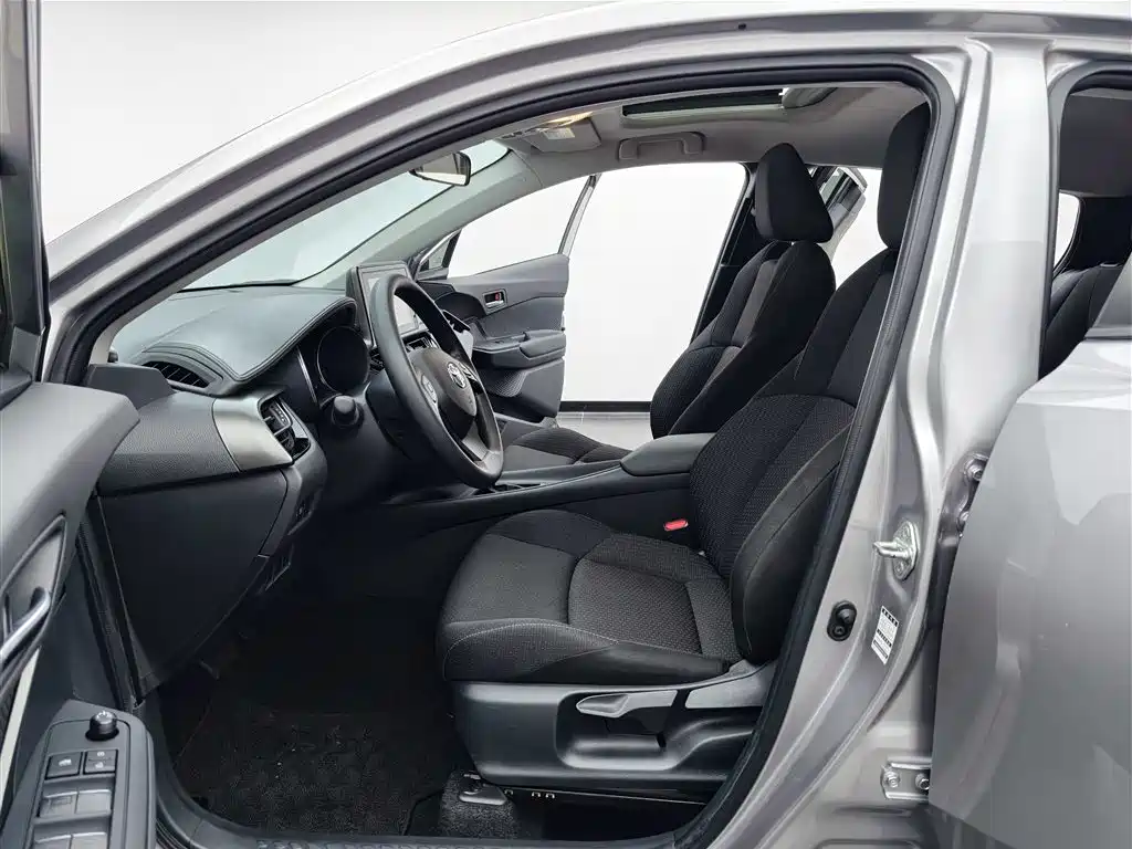 Toyota IZOA 2021 2.0L Yixing Edition фото 13