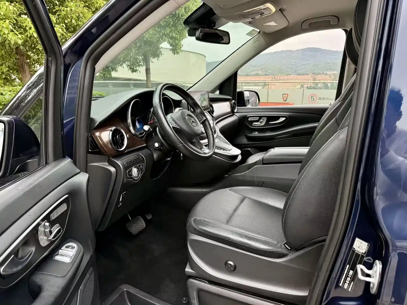 MERCEDES-BENZ V-CLASS