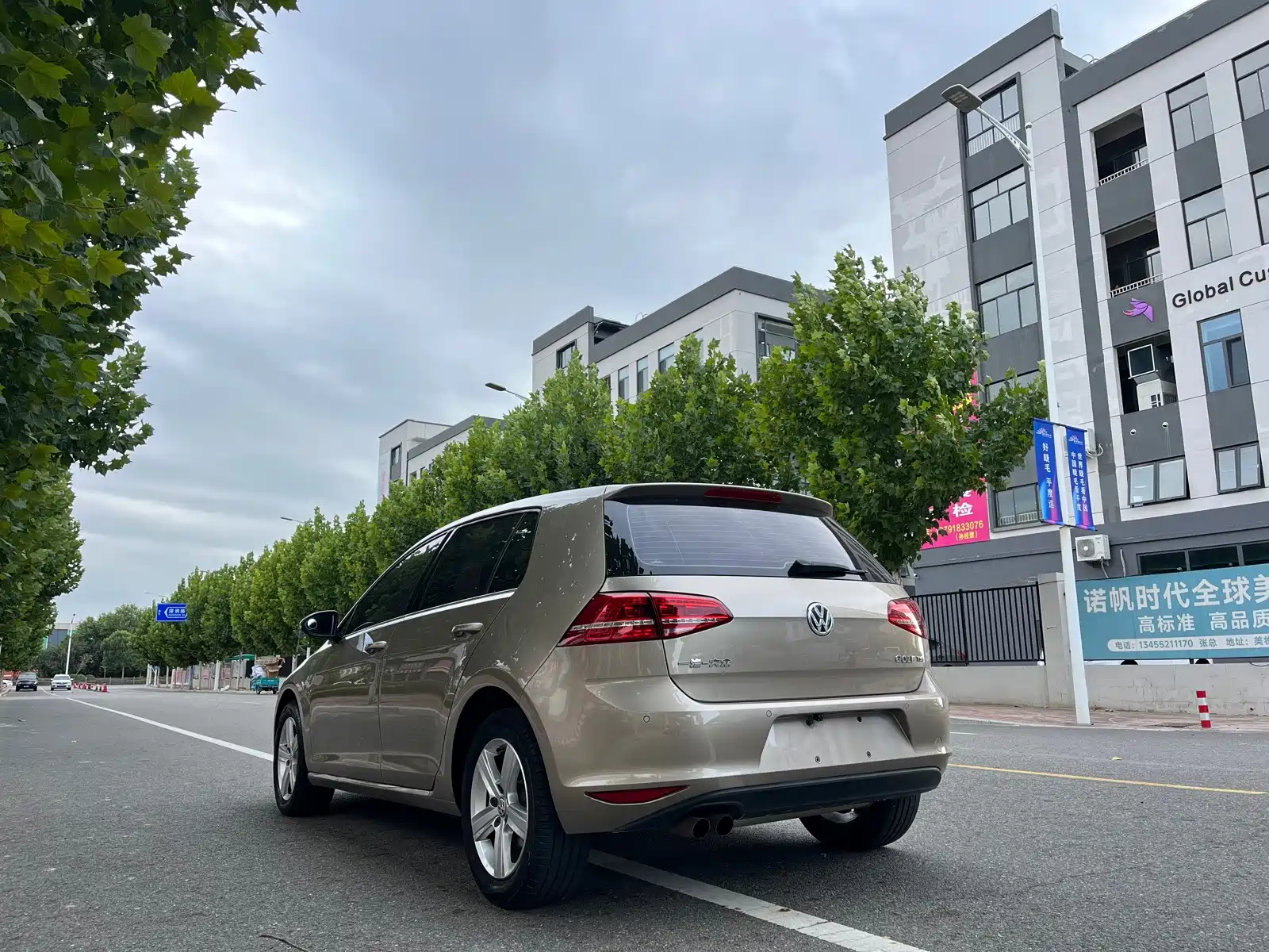 Фото 3 - Volkswagen Golf