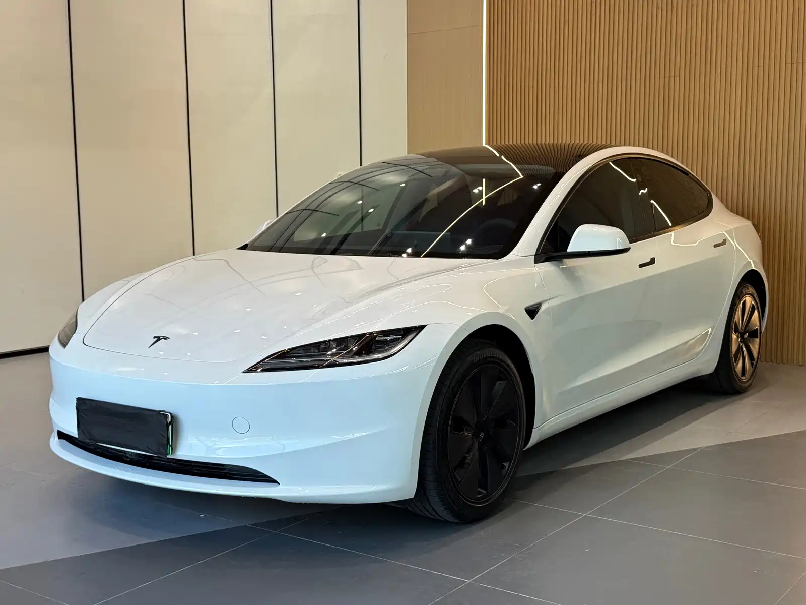 صورة 1 - Tesla Model 3
