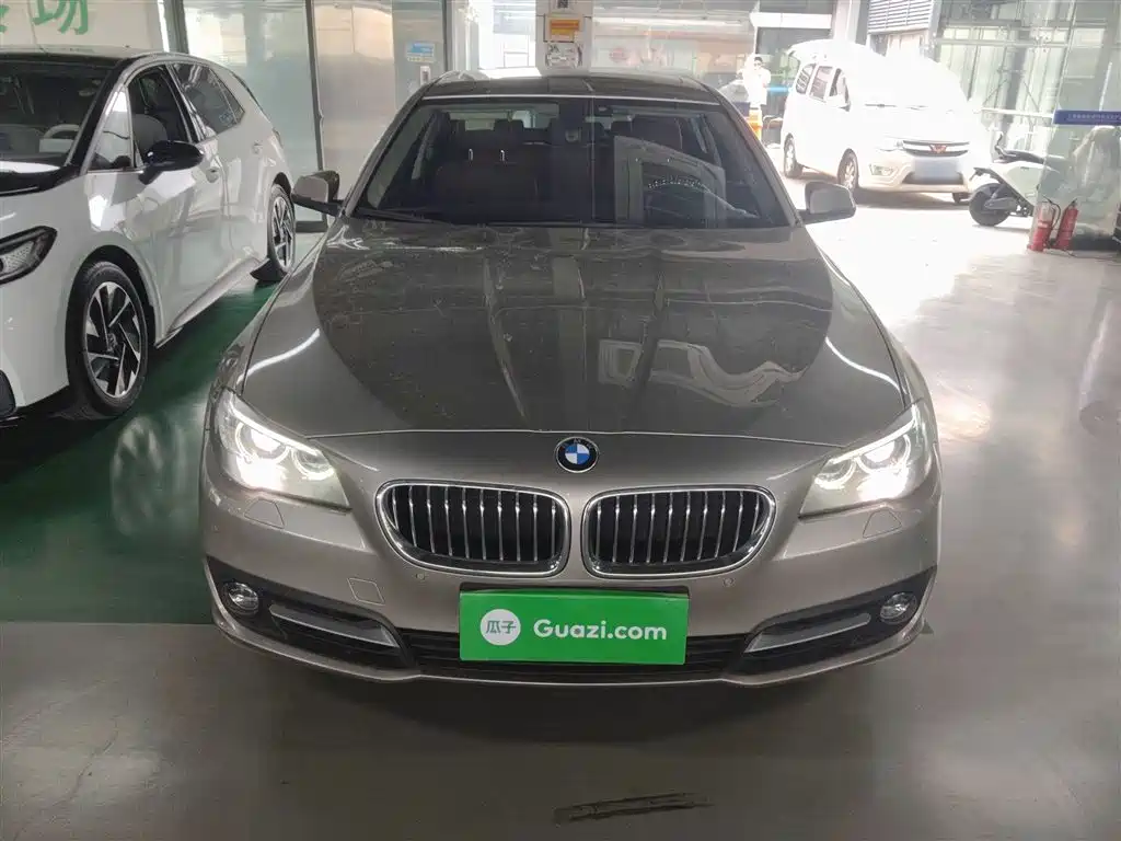 BMW 5 Series 2017 520Li Classic Edition фото 3