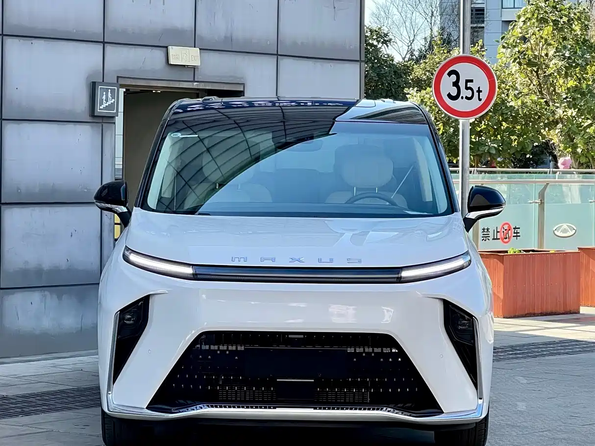 SAIC MAXUS EVERYONE 9