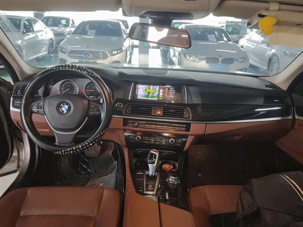 BMW 5 Series 2017 520Li Classic Edition фото 6