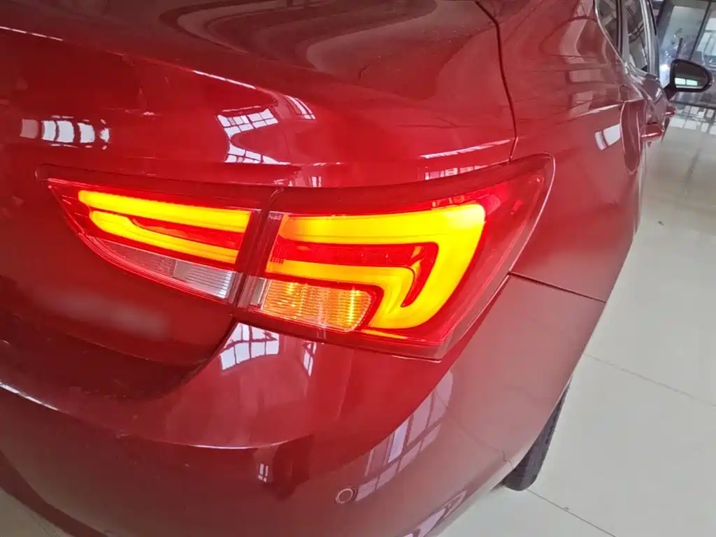 Buick Verano 2018 Sedan 20T Dual Clutch Leading фото 8