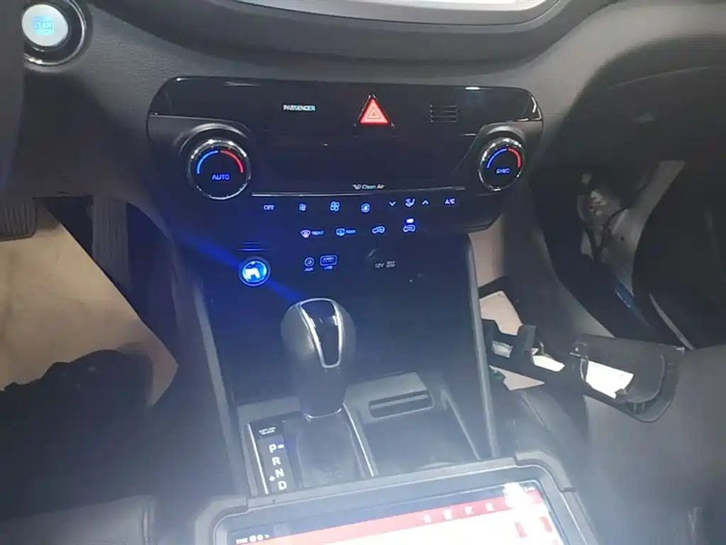 Hyundai Tucson 2018 1.6T DCT 2WD 15th Anniversary Special Edition фото 14