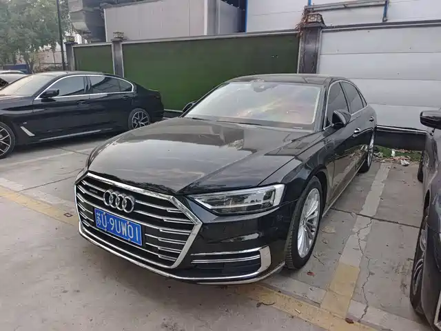 AUDI A8