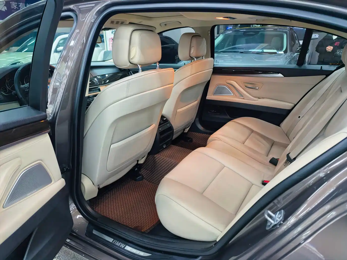 BMW 5 Series 2013 525Li Excellence Edition фото 8