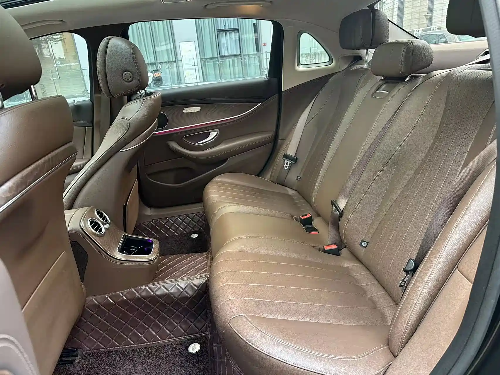 Photo 7 - Mercedes-Benz E-Class