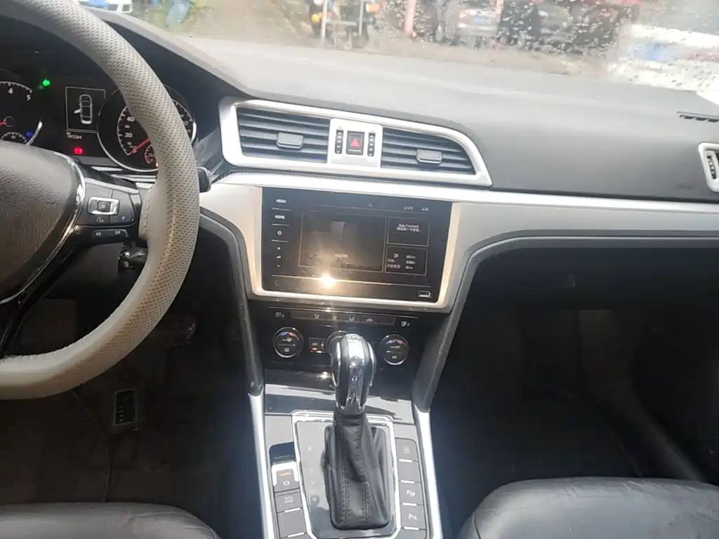 Photo 13 - Volkswagen Lamando