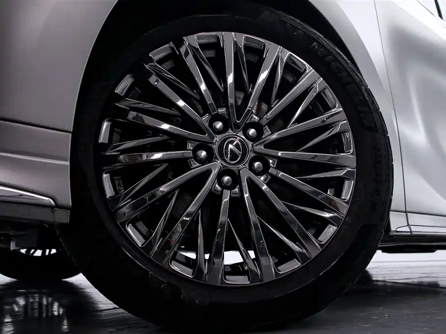 Lexus LM 2023 500h 6-Seater Prestige Edition фото 16
