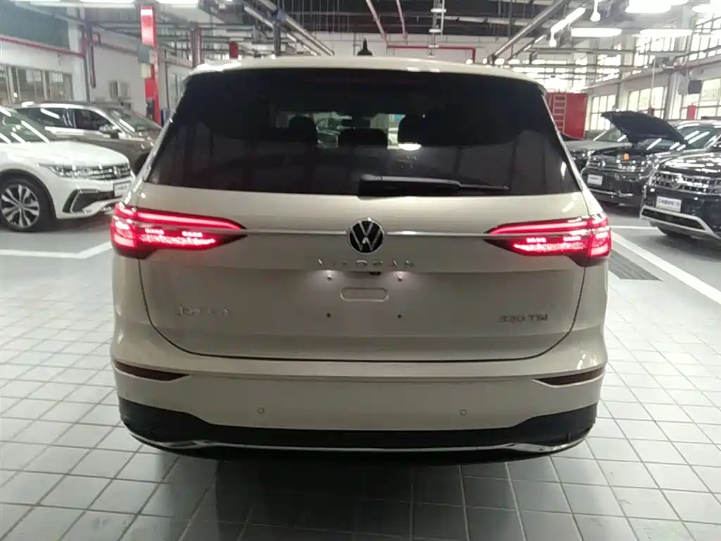 Volkswagen Viloran 2024 330TSI Luxury Edition фото 10