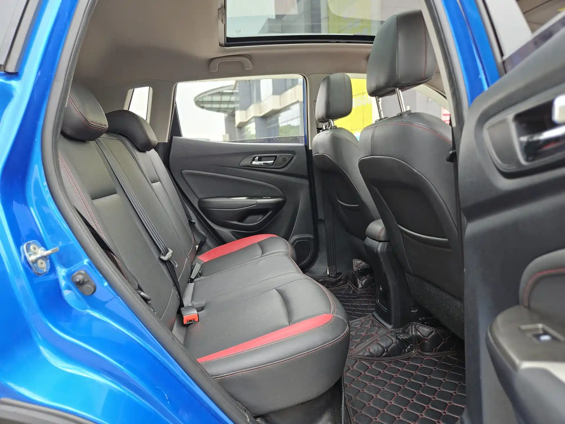 Фото 7 - Changan CS15