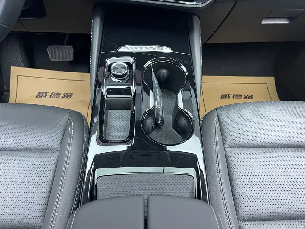Photo 21 - Buick Envision S