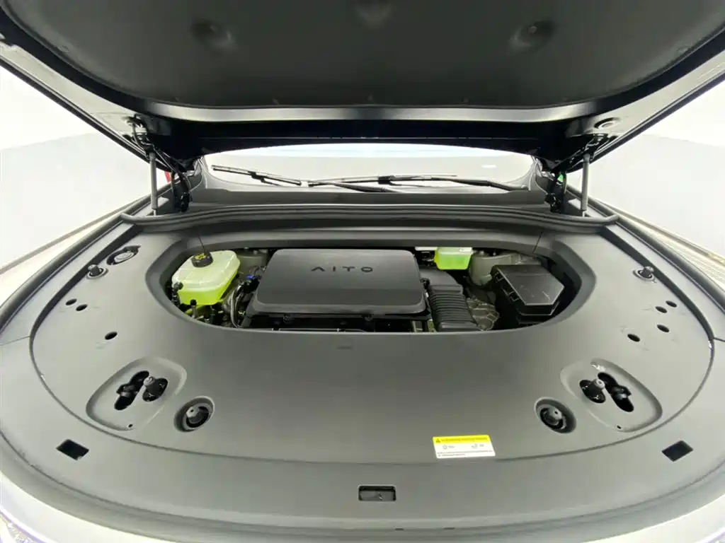 AITO Wenjie AITO M8 2025 Range Extender Max+ Edition 53.4kWh 5-seater фото 12