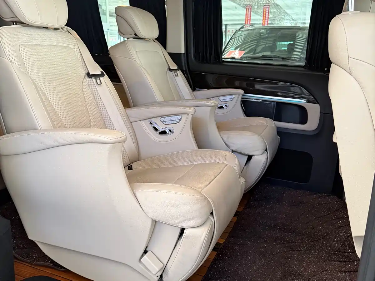 Mercedes-Benz V-Class 2018 V 260 L Premium Long Wheelbase Edition China VI фото 8