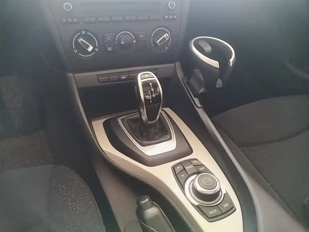 BMW X1 2014 sDrive18i Fashion Edition фото 14