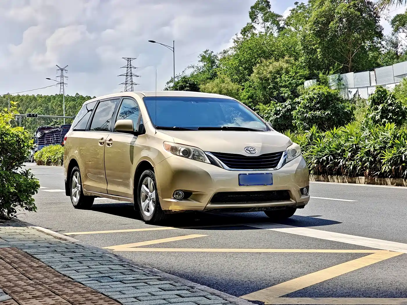 Toyota Sienna фото 3